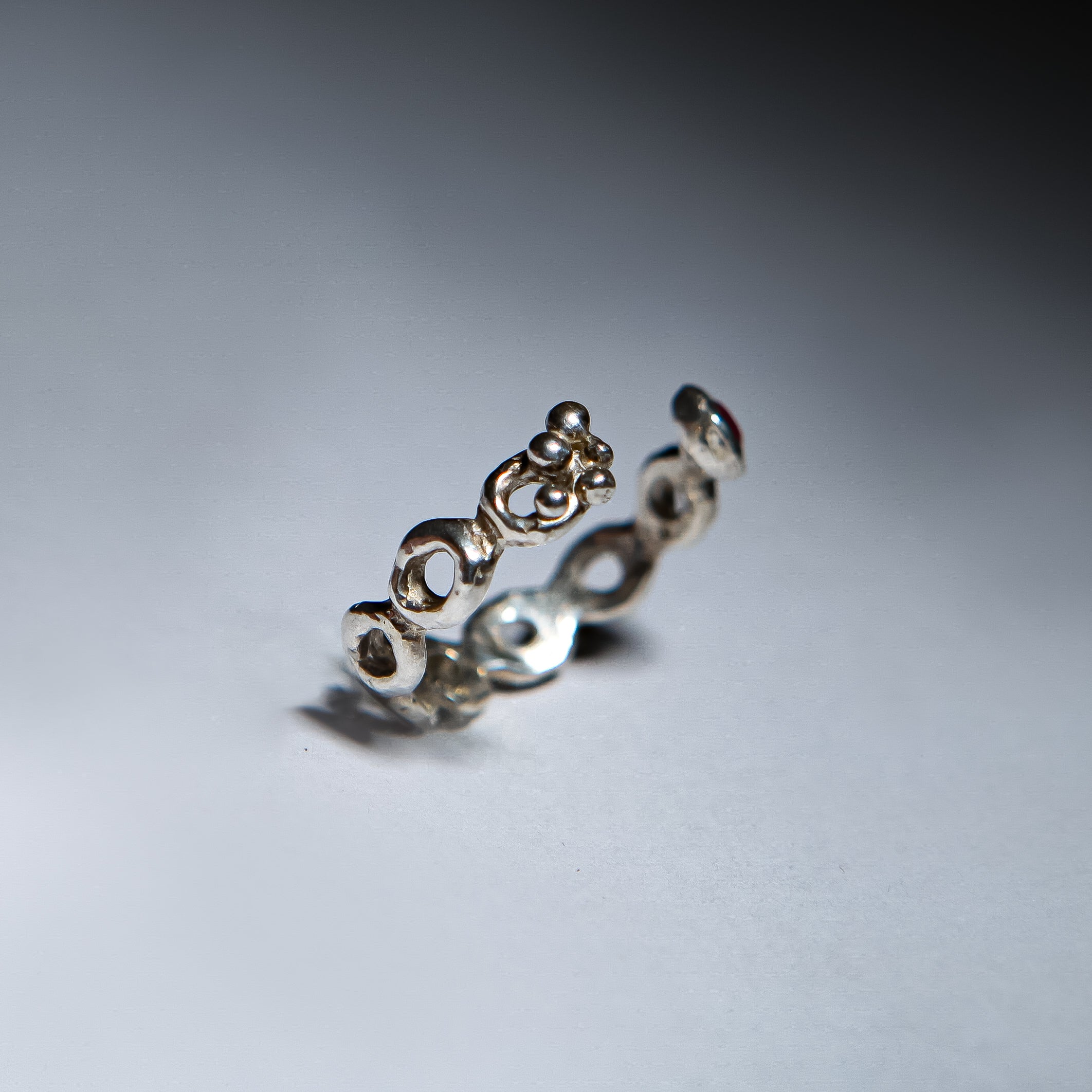 Doodle open chank circle with stone