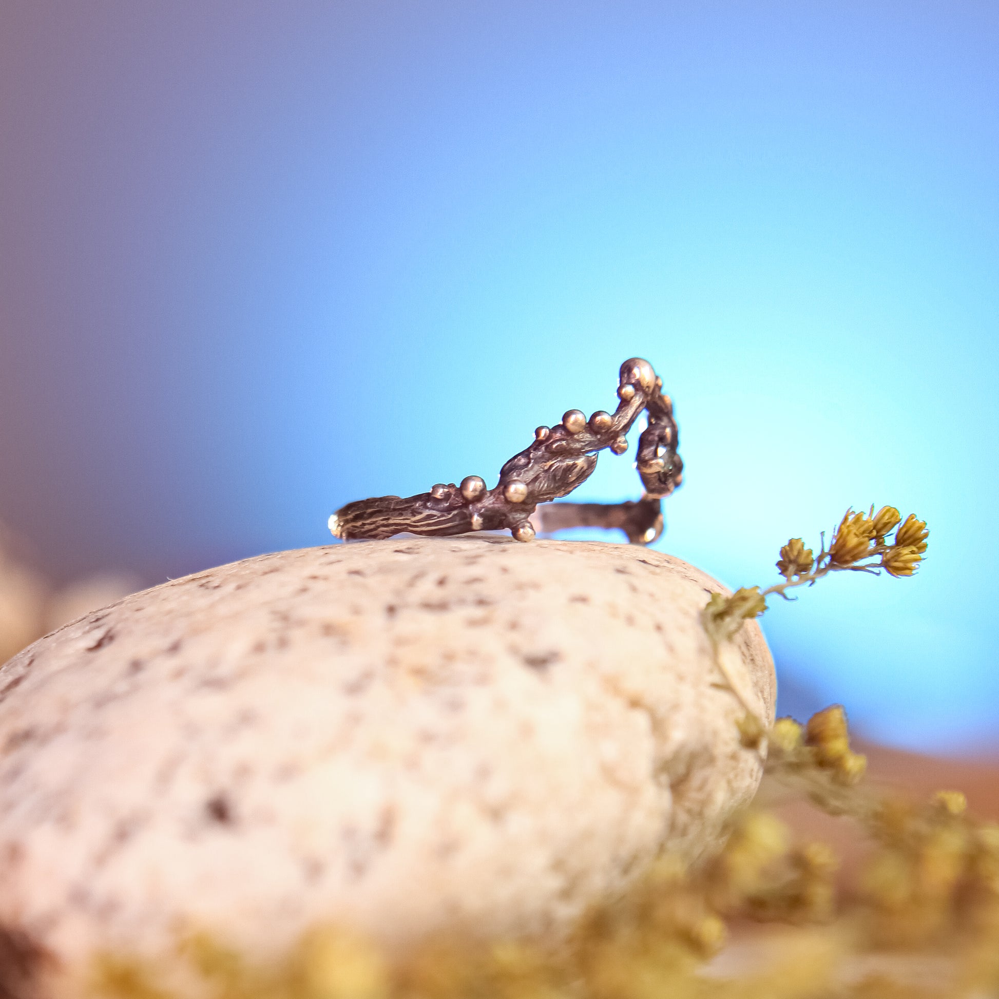 Dainty tiara ring